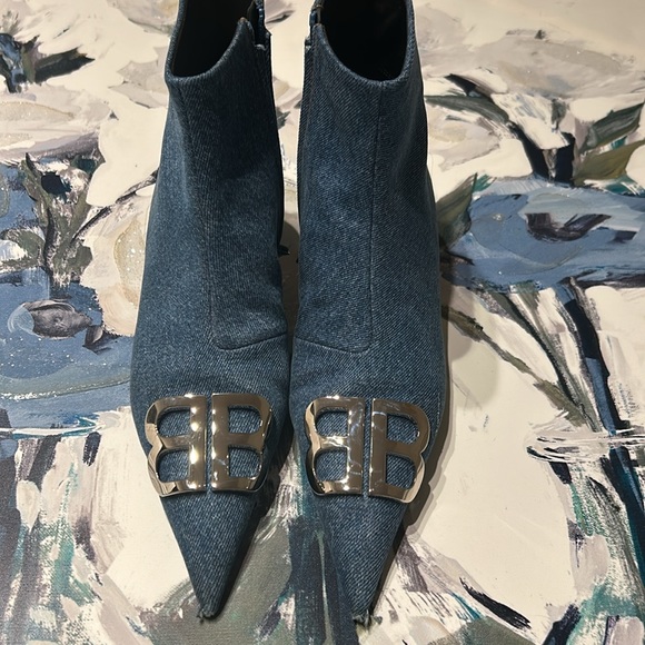 BALENCIAGA - Picture 4 of 16